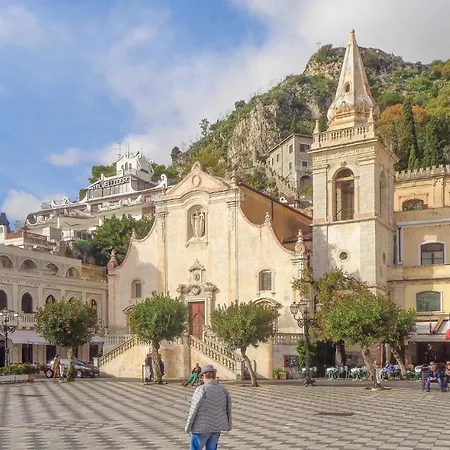 Stunning In * Santa Venerina